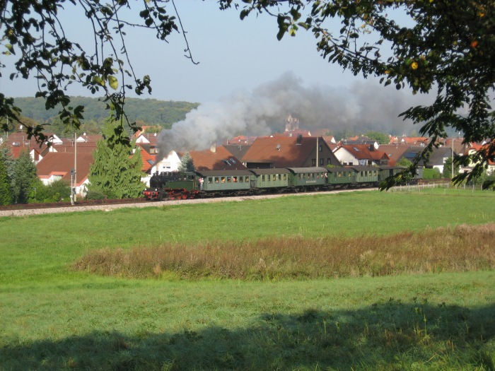 GES Lok&nbsp;16 mit Zug nach Neuffen bei Frickenhausen-Kelterstraße, am 16.09.2007