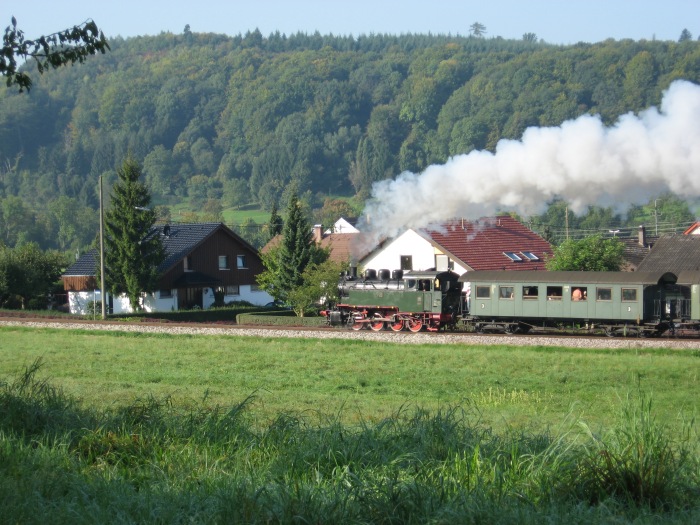 GES Lok&nbsp;16 mit Zug nach Neuffen bei Frickenhausen-Kelterstraße, am 16.09.2007