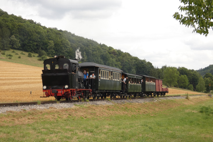 W.N.12&nbsp;Tv mit P6 Katzenstein&rarr;Neresheim kurz vor Einfahrt Neresheim, um 15.54h am 04.08.2024