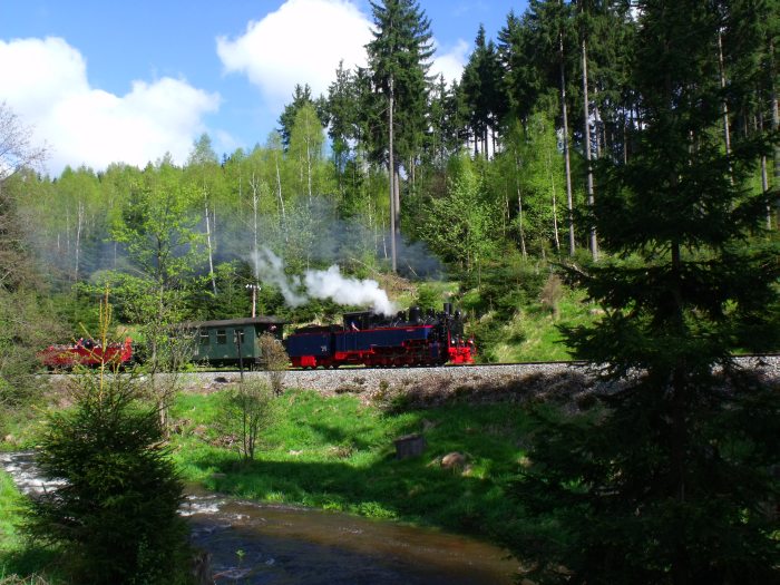 AQUARIUS&nbsp;C mit Zug&nbsp;53 im Schwarzwassertal vorm Haltepunkt Loreleifelsen, um 16:02h am 18.05.2013