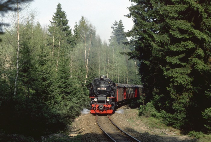99&nbsp;7222 mit 8939 am ehemaligen Steinbruch vor Schierke, am 06.05.1995