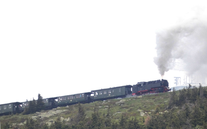 99&nbsp;222 mit Traditionszug der HSB NR.&nbsp;8991 am Eckerloch, um 12:45h am 28.05.2022