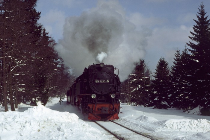 99&nbsp;7241 mit P&nbsp;144407 zwischen dem Gasthaus Drei Annen und Bahnhof, um 12:19h am 05.03.1988