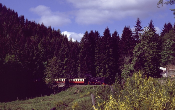 99&nbsp;7244&nbsp;Tv mit 14402 abwärts fahrend am Thumkuhlental, um 9:13h am 22.05.1988