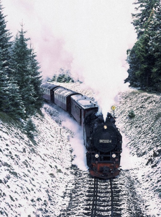 99&nbsp;7232 mit P&nbsp;14405 nach Nordhausen, bei heftiger Kälte und im Schneegestöber (außergewöhnlich Ende April), an der zweiten Waldwegbrücke am Kälberbruch, um 11:40h am 20.04.1991