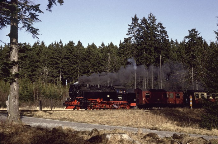 99&nbsp;7244 mit P&nbsp;14441 hinter Ausfahrt Drei Annen Hohne, am 09.02.1992