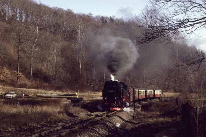 99&nbsp;7231 mit P&nbsp;14435 am Sportplatz hinter Hasserode, am 10.02.1992