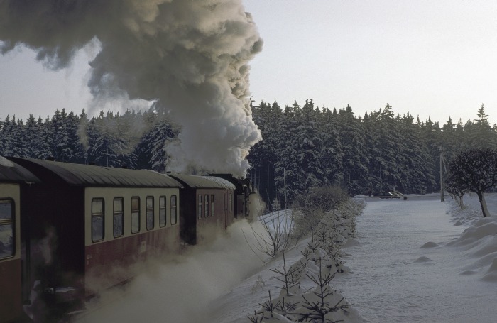 99&nbsp;7246 mit Zug&nbsp;8901 hinter Hp Sorge, am 30.01.1993