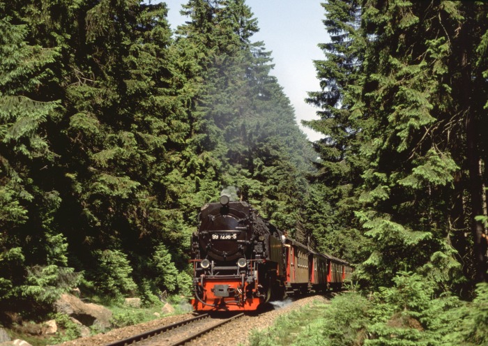 99&nbsp;7236 mit Zug&nbsp;8941 am Eckerloch, am 02.07.1994