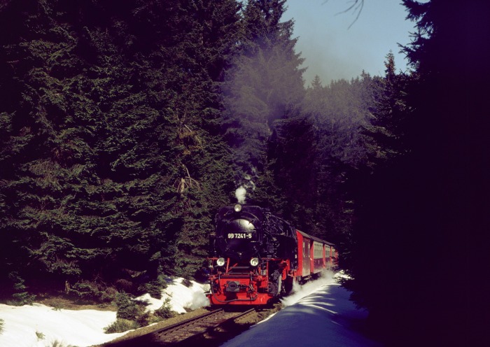 99&nbsp;7241 mit Zug&nbsp;8931 am Eckerloch, am 30.03.2002