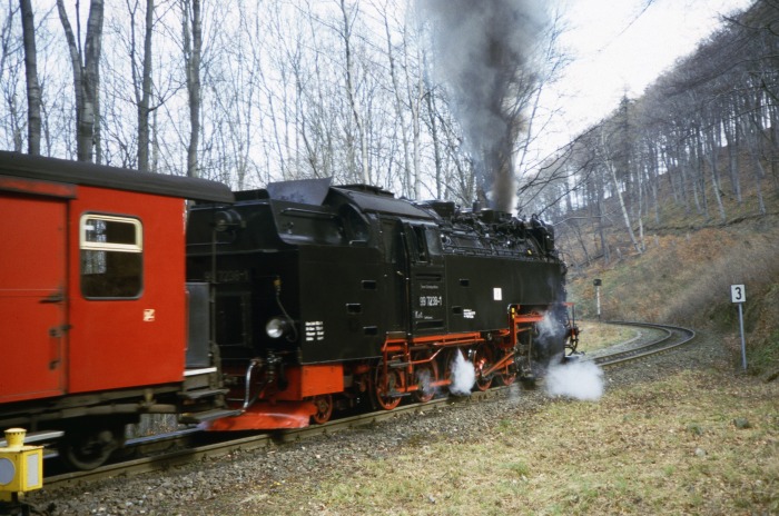 99&nbsp;7238 mit Zug&nbsp;8933 Abfahrt Steinerne&nbsp;Renne, am 06.04.2007