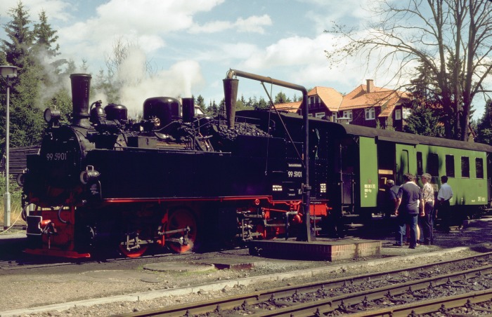 99&nbsp;5901 vorm Sonderzug zum Brocken, in Drei Annen Hohne, am 22.07.1998