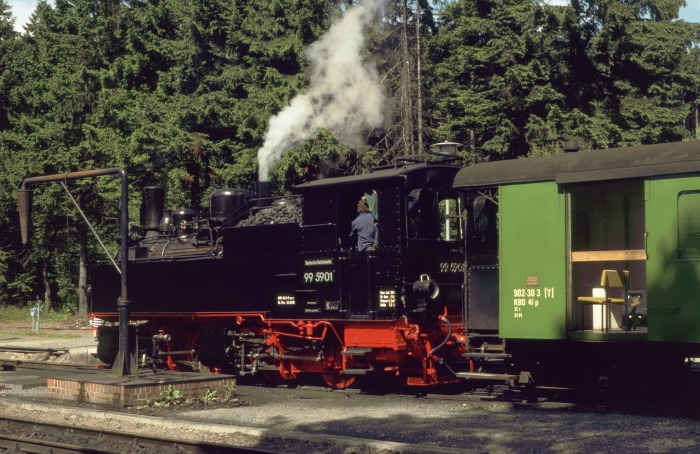 99&nbsp;5901 vorm Sonderzug zum Brocken, in Drei Annen Hohne, am 22.07.1998