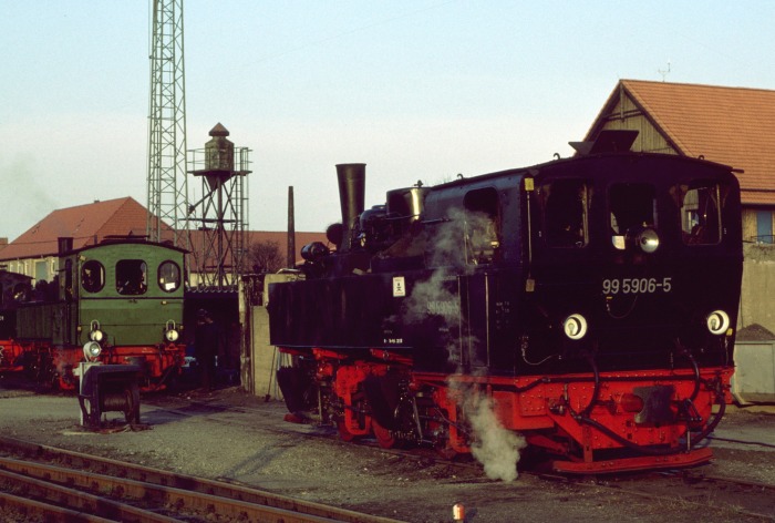 99&nbsp;5906 abends im Betriebswerk Wernigerode, etwa um 18:30h am 03.04.1999