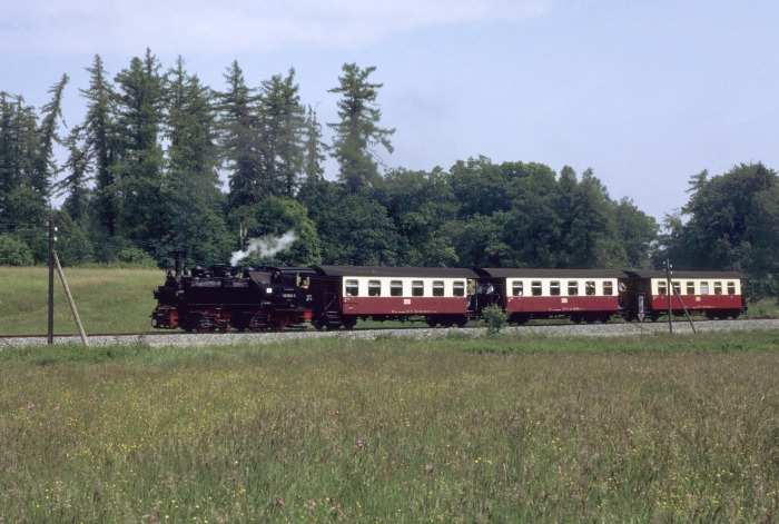 99&nbsp;5906 mit Zug&nbsp;8963 an den nördlichen Rambergwiesen kurz hinter Sternhaus -Haferfeld, um 11:54h am 03.06.2000
