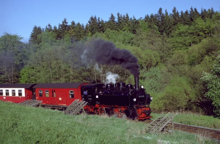 99&nbsp;5906 mit 8957 nördliche Rambergwiese hinter Sternhaus-Haferfeld, am 12.05.2001