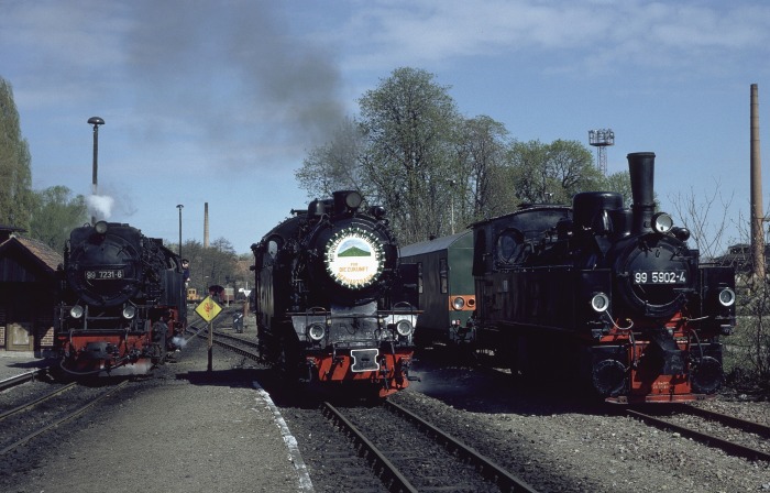 99&nbsp;7231, 99&nbsp;6001 und 99&nbsp;5902 in Wernigerode-Westerntor, am 08.04.1990