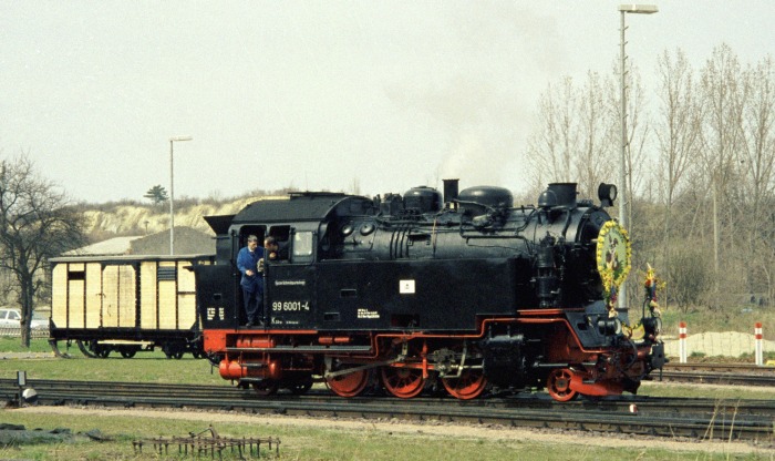 99&nbsp;6001 in Gernrode beim Umsetzen, um 14:00h am 15.04.2006