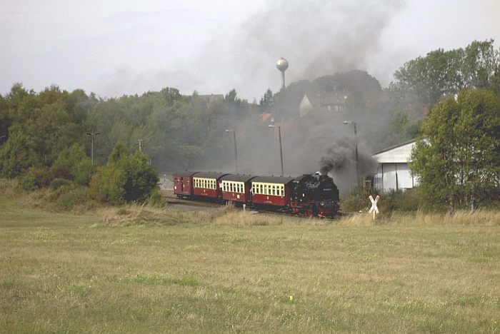99&nbsp;6001 mit Sonderzug aus Gernrode zum Brocken, Ausfahrt Stiege, am 06.09.2003