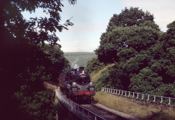 75014 auf dem Steinbogenviadukt über dem Wasserfall des Eller&nbsp;Becks, dem Thomason&nbsp;Foss, um 10:00h am 03.08.2001