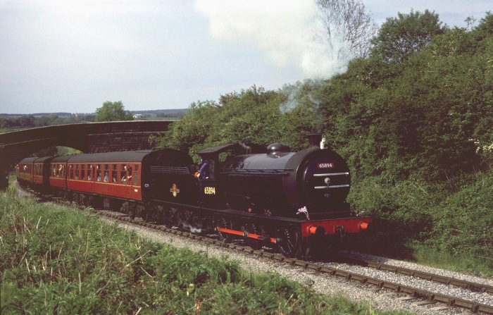 65894 an der Steinbogenbrücke Esk&nbsp;Valley, 02.06.2002
