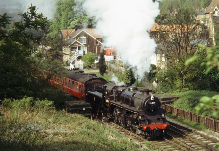 76079 Ausfahrt Grosmont, um 16:50h am 13.05.2004