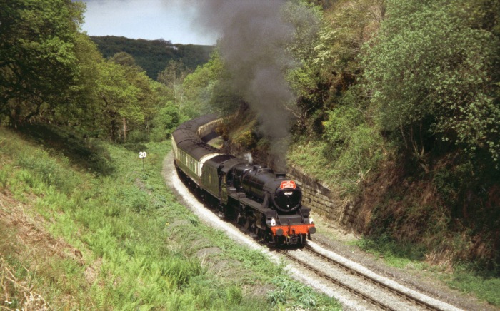 45407 mit Preston Rambler-Pullman bei Beck&nbsp;Hole am 15.05.2004