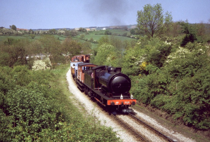 2392 mit freight&nbsp;train hinter Esk&nbsp;Valley um 13:45h am 16.05.2004