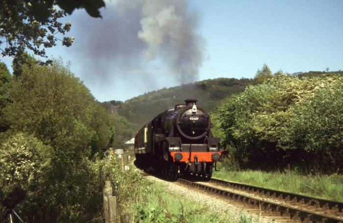 45407 hinter Grosmont um 14:55h am 18.05.2004