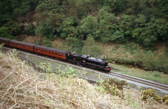 62005 vorwärts abwärts Richtung Grosmont im Tal bei Water&nbsp;Ark, um 11:12h am 20.05.2004
