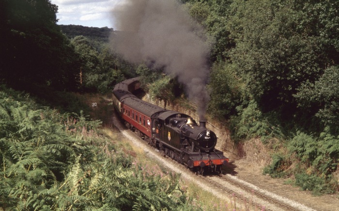 5224 im Einschnitt vor der Brücke bei Beck&nbsp;Hole, um 14:25h am 29.08.2005