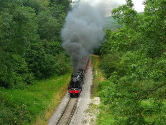 Black&nbsp;Five 45428 vor der Brücke bei Darnholm, um 11:19 (30 Minuten zu spät....), 18.08.2012