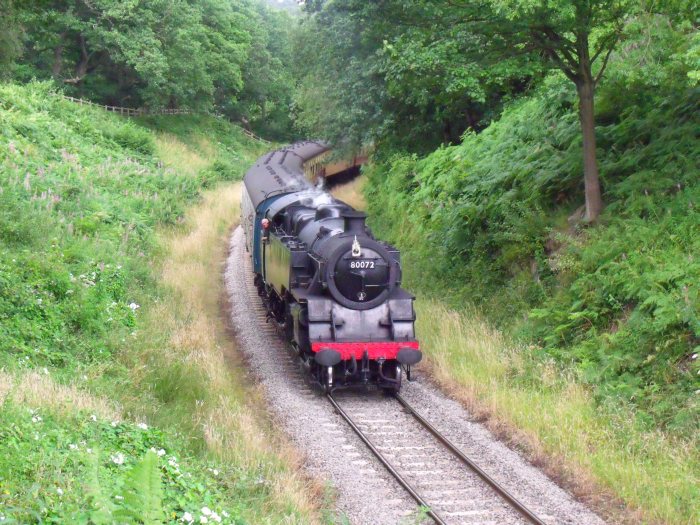 80072 vor der Straßenbrücke bei Beck&nbsp;Hole, 15:37, 21.08.2012
