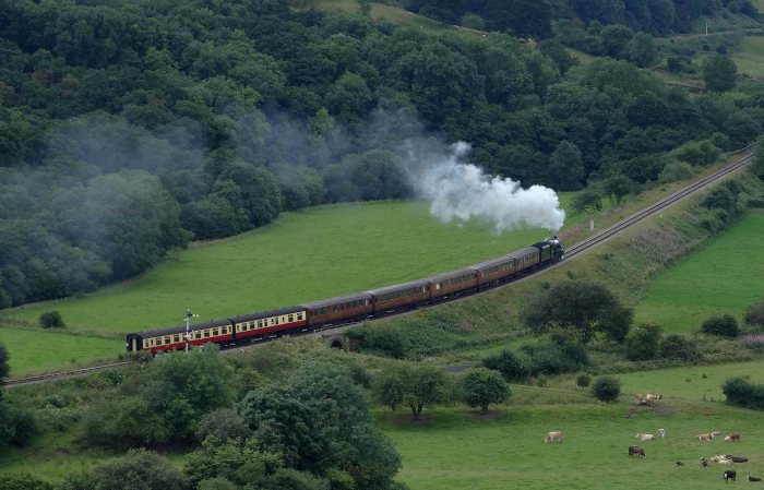 45428 mit Zug nimmt Anlauf für den Berg bei Esk&nbsp;Valley, 20.08.2012