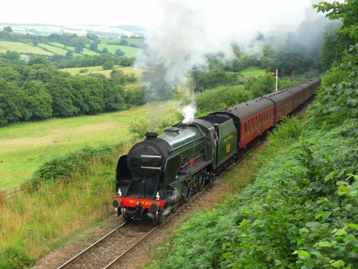 926 REPTON an der 2.Feldwegbrücke bei Green&nbsp;End, um 10:39h am 05.08.2019