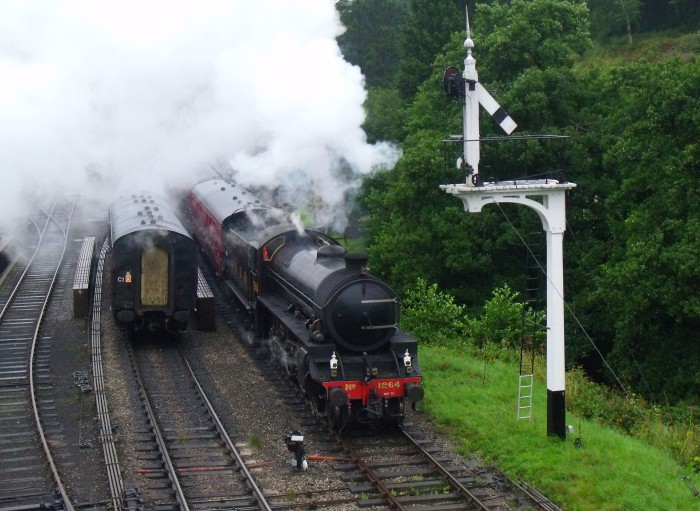 1264 mit dem ersten Zug Whitby&rarr;Pickering, Abfahrt in Goathland Station, um 10:53h am 09.08.2019