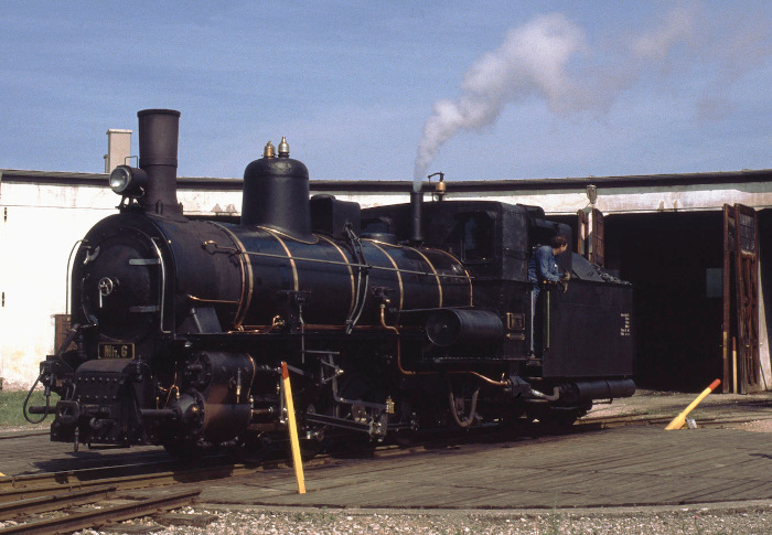 Mh.6 auf der Drehscheibe in dem kleinen Betriebswerk in Obergrafenberg, im August&nbsp;1989