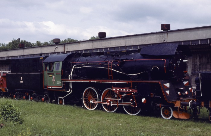 Ol49-4 als kalt ausgestellte Museumslok im Gelände des Bw&nbsp;Ełk, fotografiert am 26.06.1995