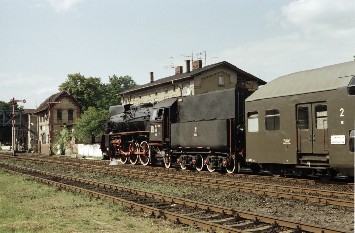 Ol49-69 Umsetzen der Wagen aus Zug&nbsp;33045 im Bahnhof Wolsztyn am Abend des 05.07.1995