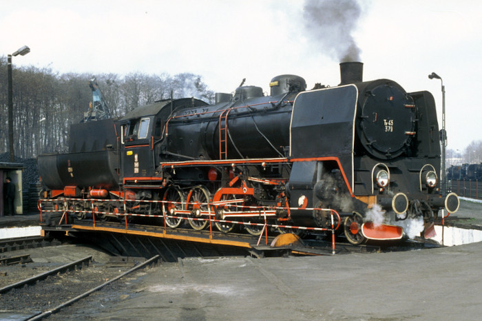 Ty45-379 im Bw&nbsp;Wolsztyn auf der Drehscheibe