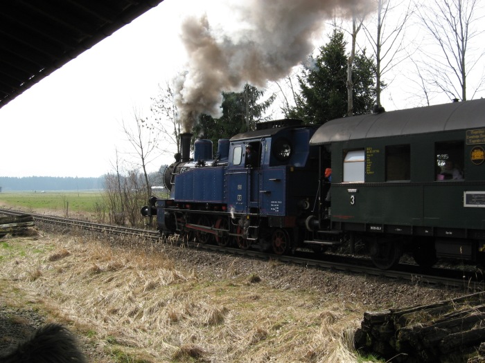 TAG&nbsp;7 mit Zug aus Holzkirchen, Ausfahrt Warngau, um 12:38h am 18.03.2007
