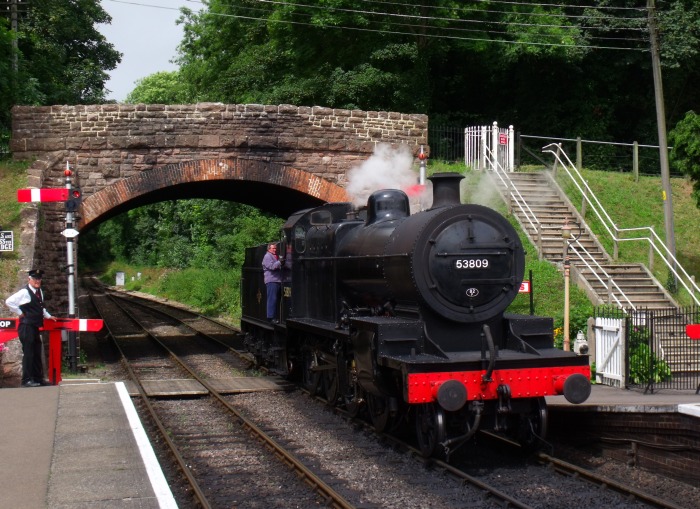 53809 beim Umsetzen im nördlichen Bereich Bahnhof Bishops&nbsp;Lydeard, um 14:03h am 02.08.2016