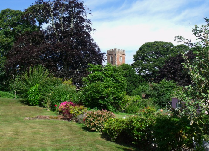 Blick aus dem Garten der Hall&nbsp;Farm Richtung Stogumber Dorfkirche, 04.08.2016