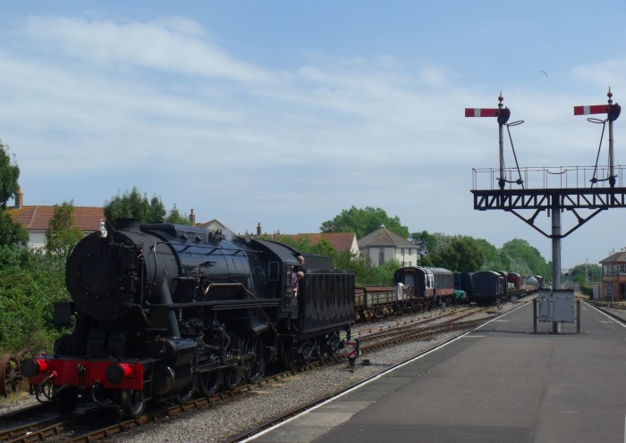 6046 beim Umsetzen vom Bahnsteigende in Mi&zwj;n&zwj;ehead  aus betrachtet, um 14:10h am 26.07.2018